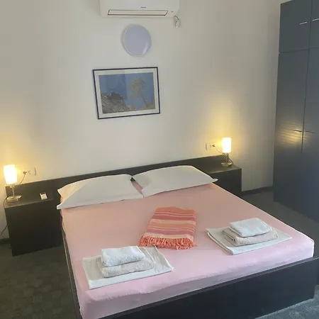 Alek Gostinjska kuća Vrboska