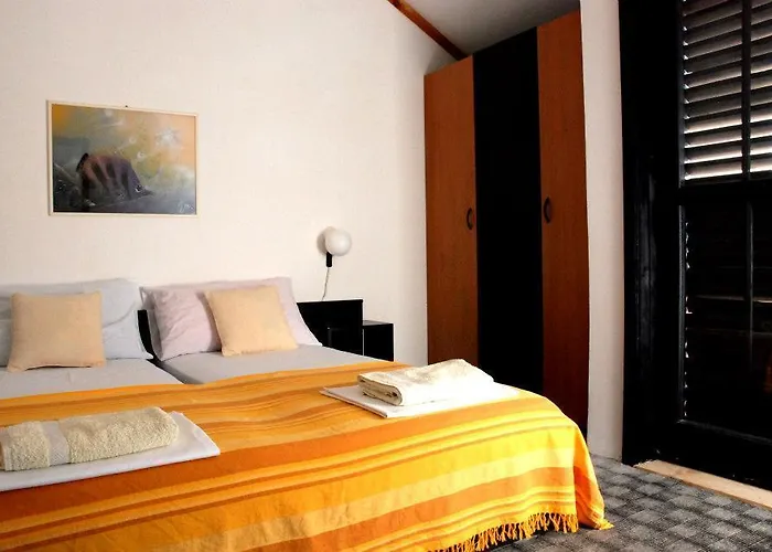 Alek Gostinjska kuća Vrboska