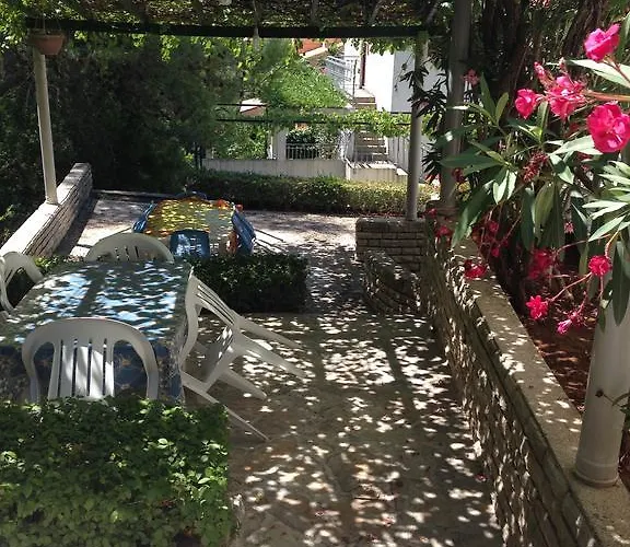Alek Gostinjska kuća Vrboska