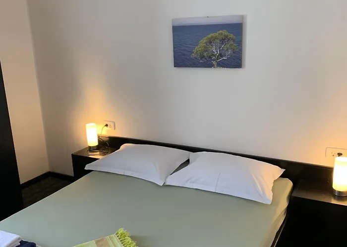 Alek Gostinjska kuća Vrboska